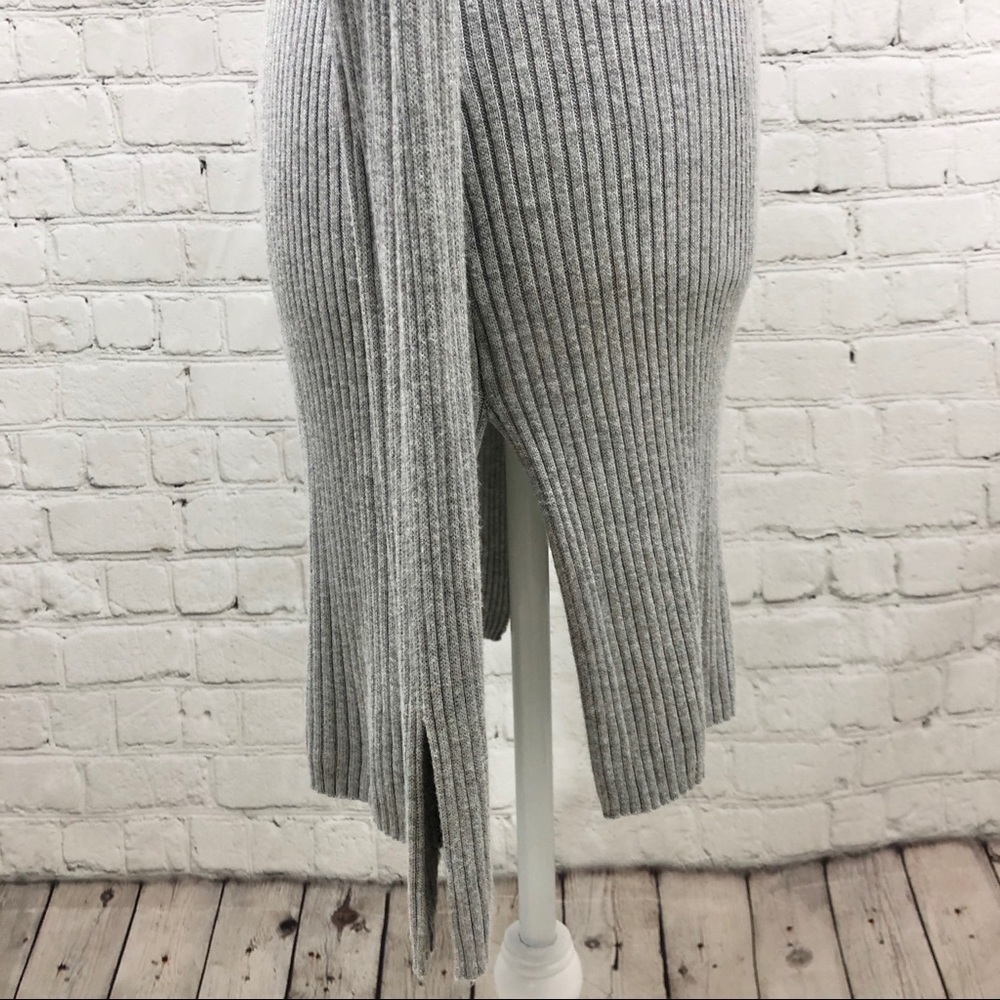 John and Jenn V Neck Ribbed Sweater Dress Size Medium Gray Bodycon - Picture 5 of 9